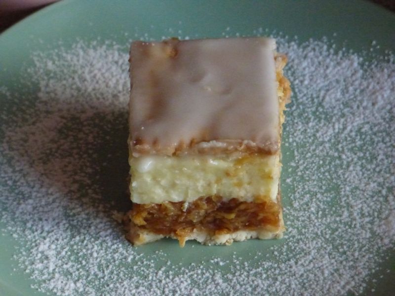 Szybki jabłecznik bez pieczenia z masą budyniową Szybki jabłecznik bez pieczenia z masą budyniową