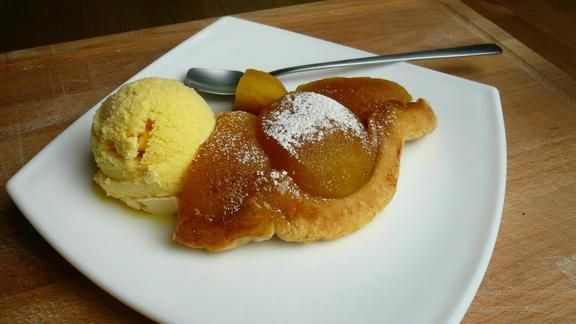 Szybki jabłecznik z ciastem francuskim