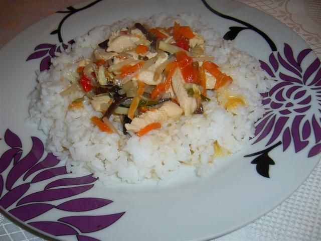 Szybki kurczak z ryżem z parowaru Szybki kurczak z ryżem z parowaru