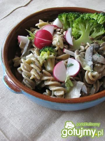 Szybki obiad z makaronem i warzywami Szybki obiad z makaronem i warzywami
