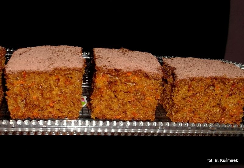 Szybki piernik marchewkowy