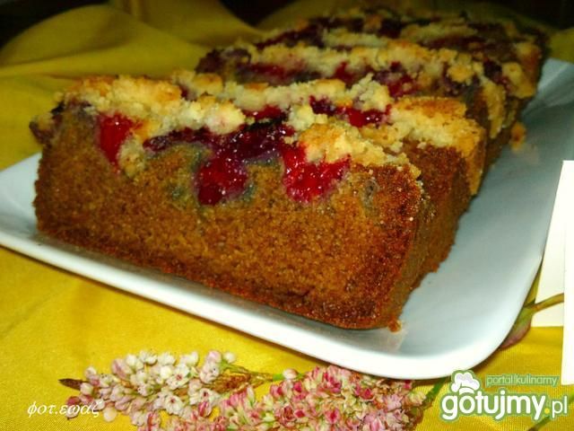 Szybki placek z malinami i borówkami