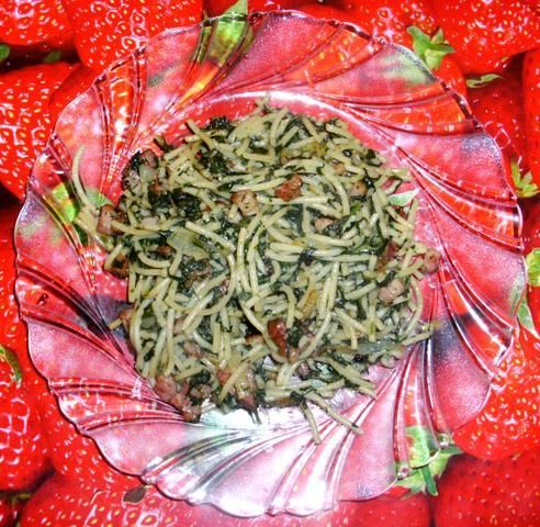 Szybki szpinak z makaronem Szybki szpinak z makaronem