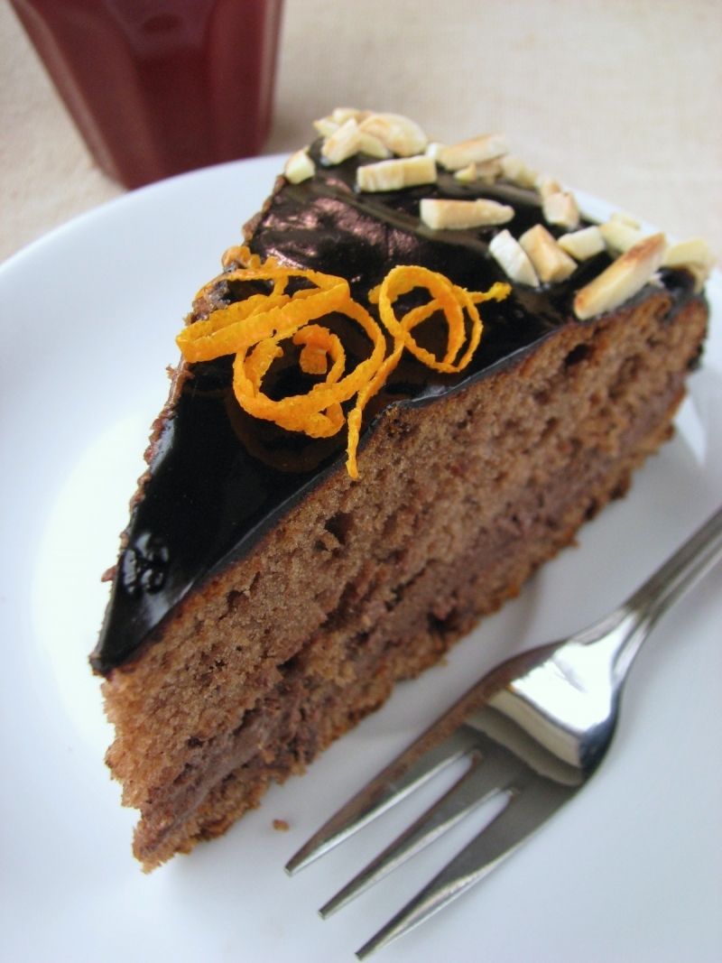 Szybki torcik czekoladowy z masą kajmakową