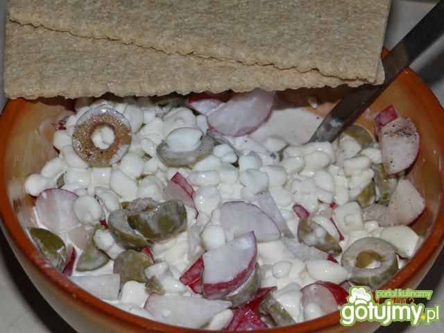 Szybki twarożek z rzodkiewką i oliwkami Szybki twarożek z rzodkiewką i oliwkami