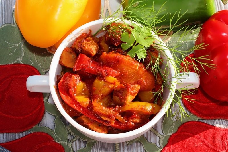 Szybkie a'la leczo z białą kiełbasą  Szybkie a'la leczo z białą kiełbasą