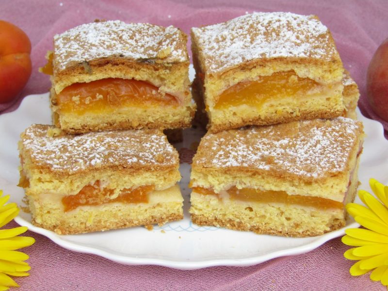 Szybkie ciasto morelowo- nektarynkowe