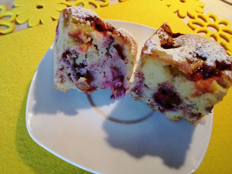 Szybkie ciasto truskawkowo - rabarbarowe