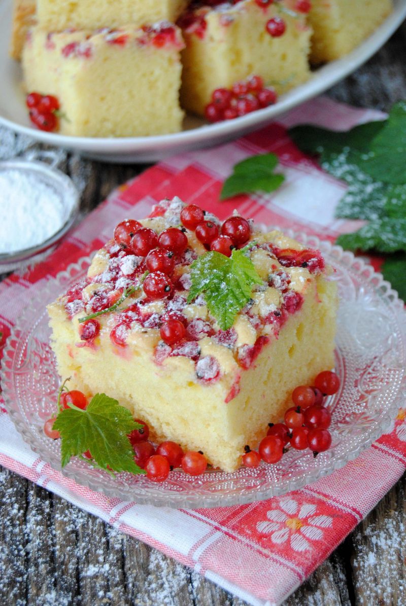 Szybkie ciasto z porzeczkowym wierzchem