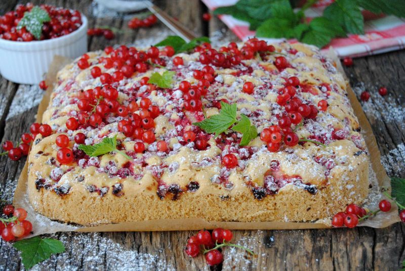 Szybkie ciasto z porzeczkowym wierzchem