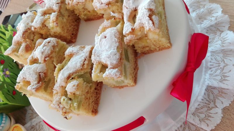 Szybkie ciasto z rabarbarem 