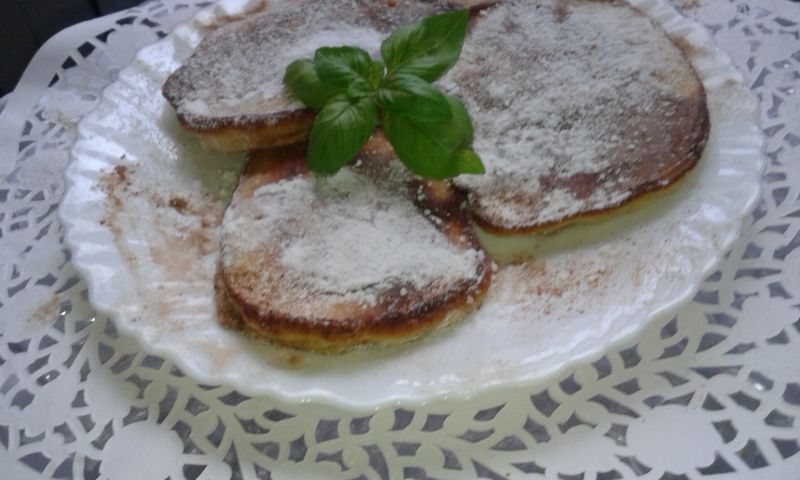 Szybkie i puszyste  racuchy z jabłkiem. Szybkie i puszyste  racuchy z jabłkiem.