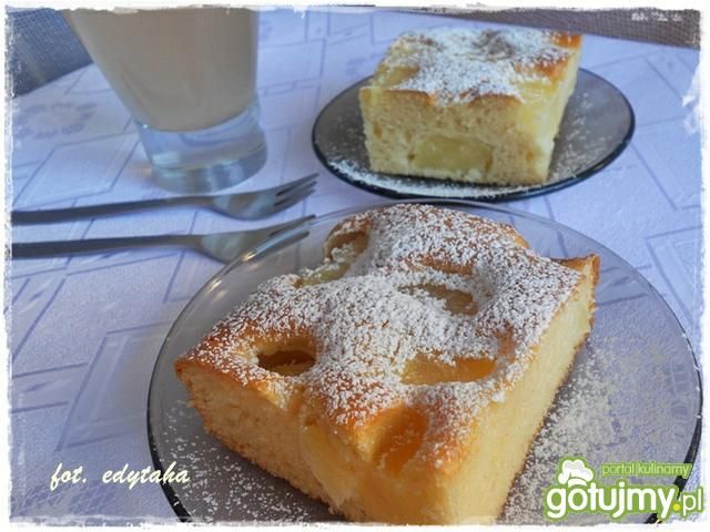 Szybkie jogurtowe ciasto z ananasem