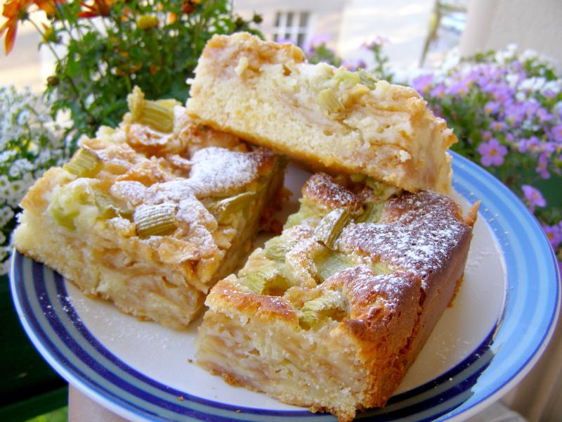 Szybkie,łatwe ciasto ucierane z jabłkiem,rabarbar