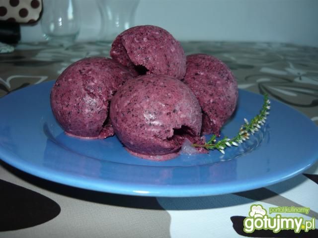 Szybkie lody borówkowe. Szybkie lody borówkowe.