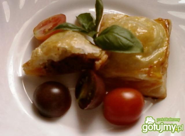 Szybkie paszteciki z ciasta francuskiego