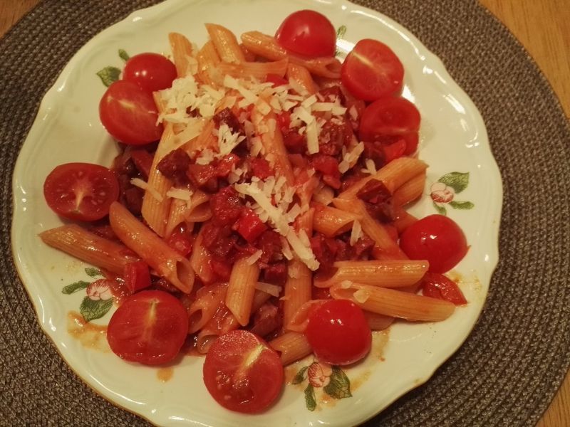 Szybkie penne  z kiełbaską Szybkie penne  z kiełbaską