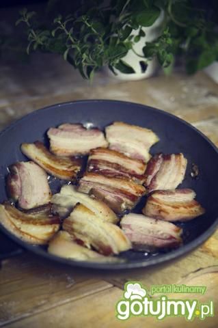 Szybkie plastry boczku w winie Szybkie plastry boczku w winie