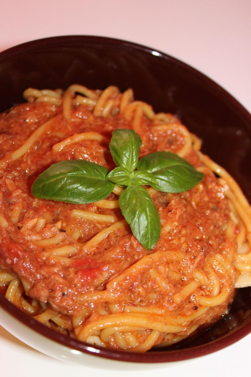 Szybkie spaghetti z tuńczykiem Szybkie spaghetti z tuńczykiem