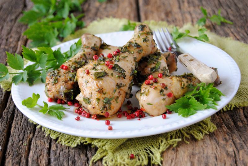 Szybkie z smaczne podudzia z lubczykiem Szybkie z smaczne podudzia z lubczykiem