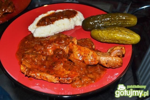 Szyneczka duszona z cebulką