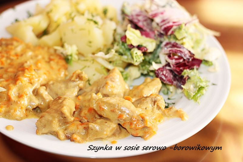 Szynka duszona podana w sosie Korycińskim 
