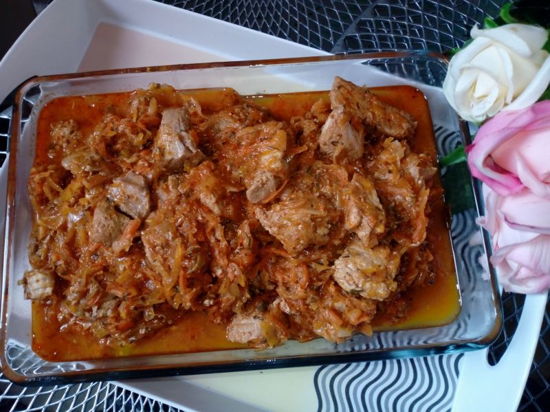 Szynka duszona w kapuście kiszonej Szynka duszona w kapuście kiszonej