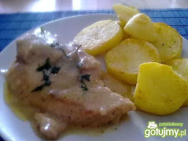 Szynka duszona w sosie chrzanowym