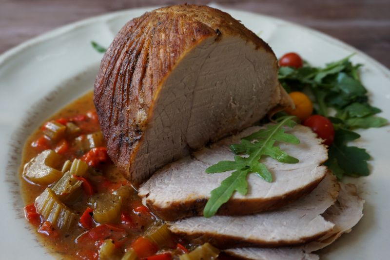 Szynka duszona w warzywach