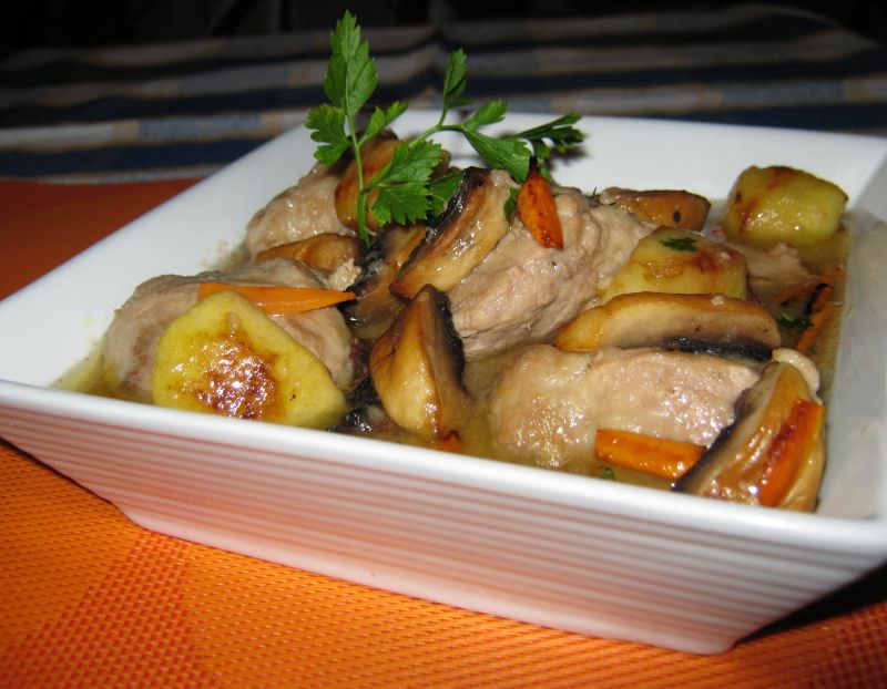 Szynka duszona z jabłkami Szynka duszona z jabłkami