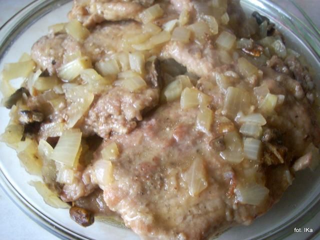 Szynka duszona z poćcami suszonymi  Szynka duszona z poćcami suszonymi