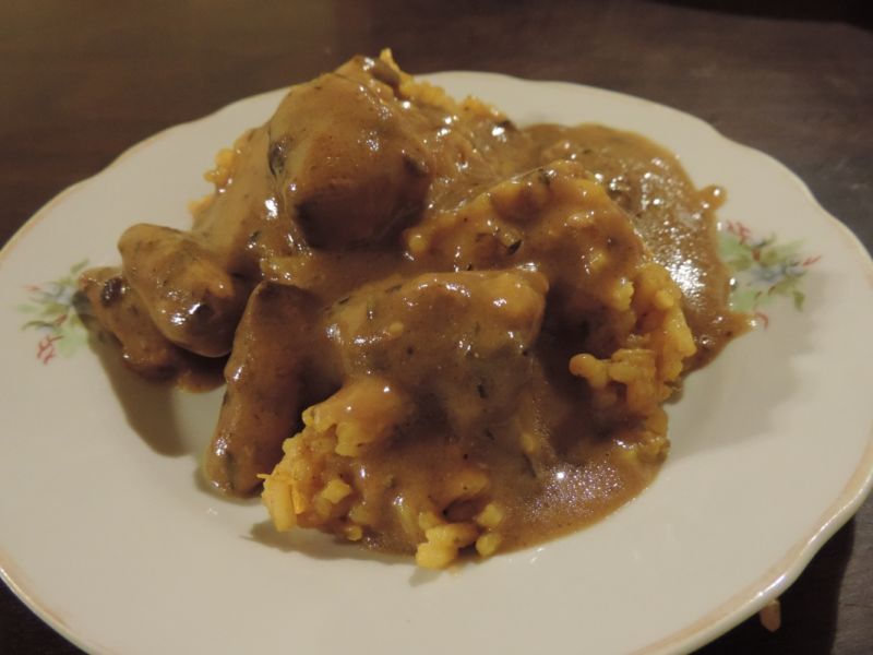 Szynka duszona z rozmarynem z sosem sojowym