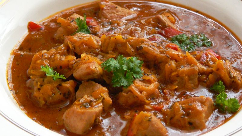 Szynka duszona z warzywami