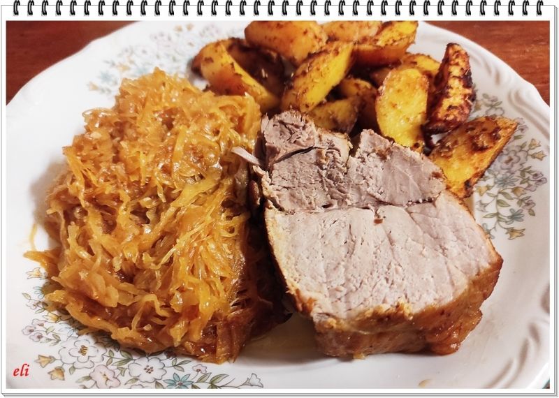 Szynka Eli pieczona w kiszonej kapuście Szynka Eli pieczona w kiszonej kapuście