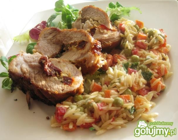 Szynka faszerowana suszonymi pomidorami