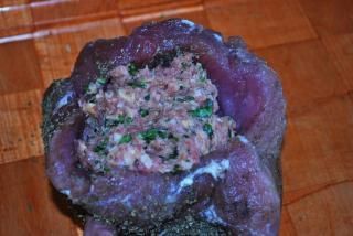 Szynka nadziewana farszem mięsnym z ... Szynka nadziewana farszem mięsnym z ...