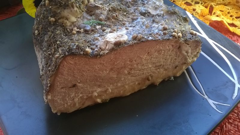 szynka pieczona z kolendrą i ziołami