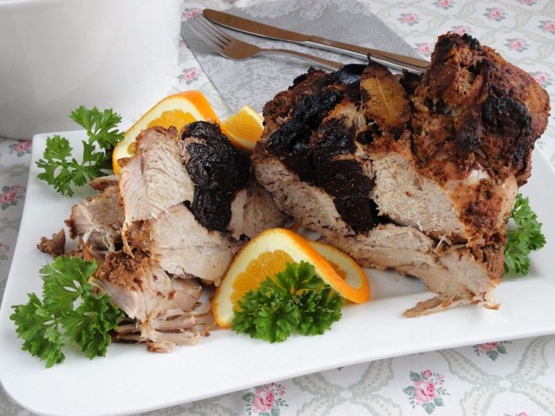 Szynka pieczona ze śliwkami Szynka pieczona ze śliwkami