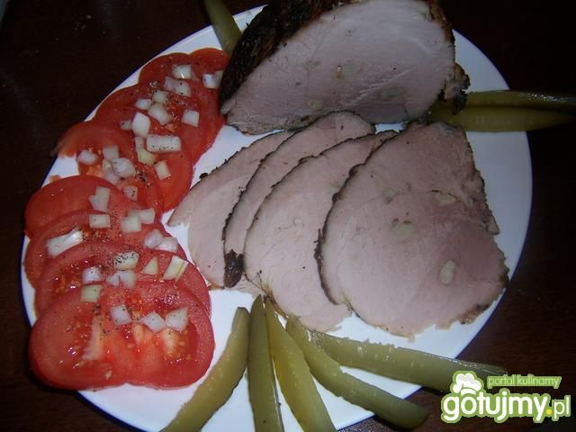 Szynka szpikowana czosnkiem Szynka szpikowana czosnkiem