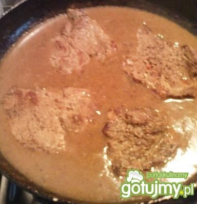 Szynka w ciemny sosie