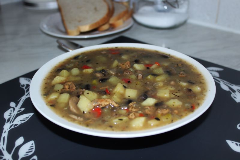 Szynka w cukinii, papryce i pieczarkach  