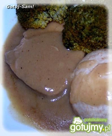 Szynka w sosie cebulowym z jałowcem Szynka w sosie cebulowym z jałowcem