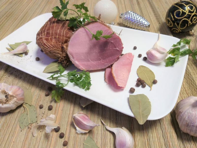 Szynka wędzona na mokro - świąteczna wędlinka Szynka wędzona na mokro - świąteczna wędlinka