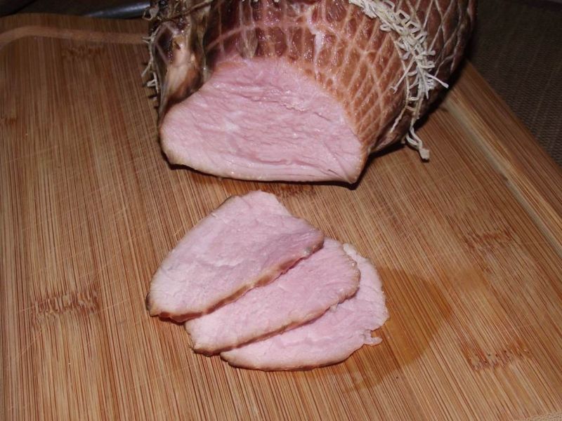 Szynka wędzona z domowej wędzarni  Szynka wędzona z domowej wędzarni