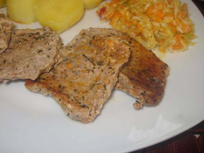 Szynka wieprzowa w aromatycznej marynacie Szynka wieprzowa w aromatycznej marynacie