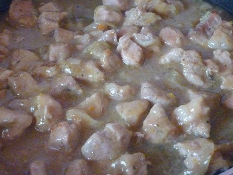 Szynka wieprzowa w sosie cebulowym