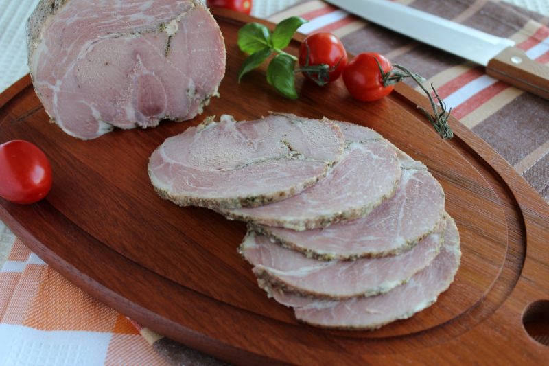 Szynka wieprzowa z szynkowaru