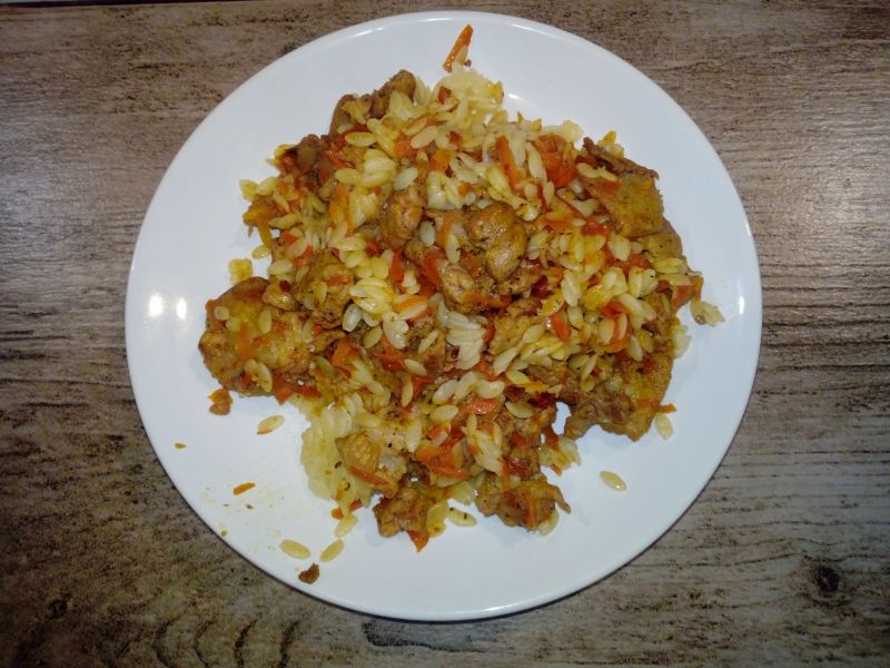 Szynka z marchewką i makaronem ryżowym