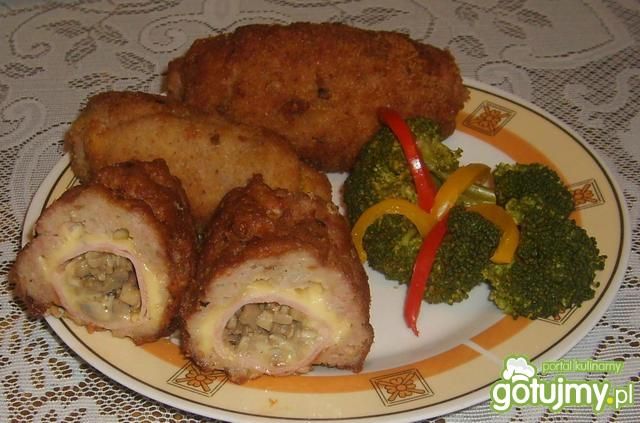 Szynkowe ruloniki w mielonym. Szynkowe ruloniki w mielonym.