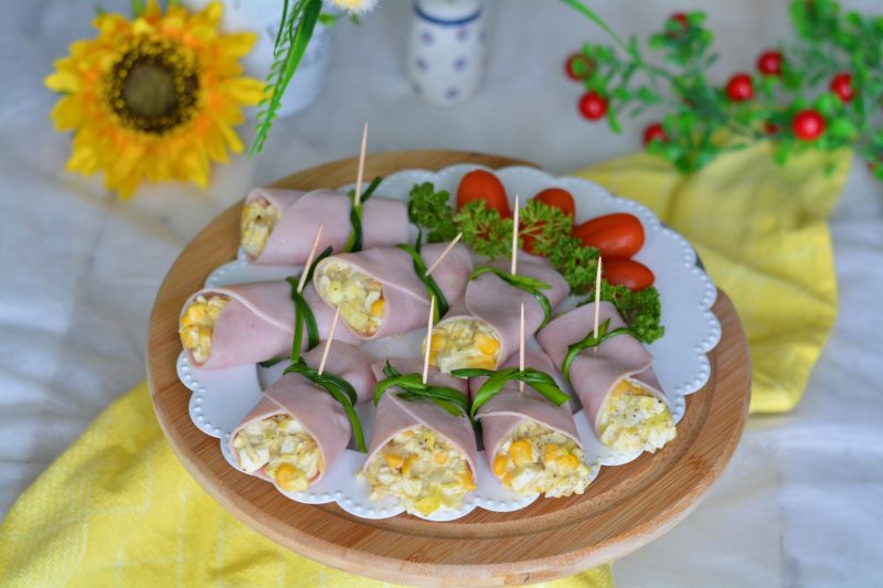 Szynkowe rulony z niespodzianką 